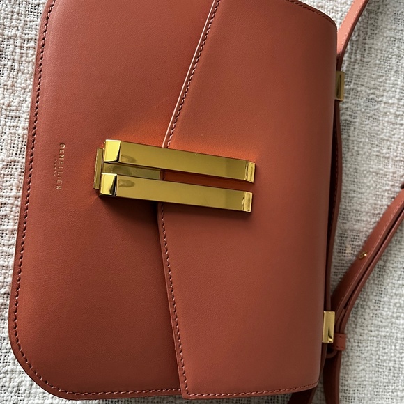 Vancouver shoulder bag in rose color - Picture 2 of 10